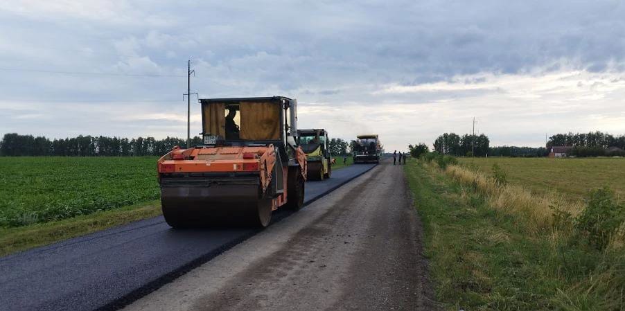 В Белгородской области продолжается ремонт дороги возле Дмитриевки
